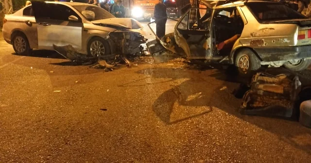 TOFAŞ ın hurdaya döndüğü kazada 2 kişi yaralandı Hatay Haberleri