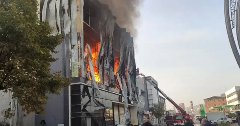 Dilovası nda 7 kişiye mezar olan kaçak bina olaydan bir ay sonra yıkıldı!