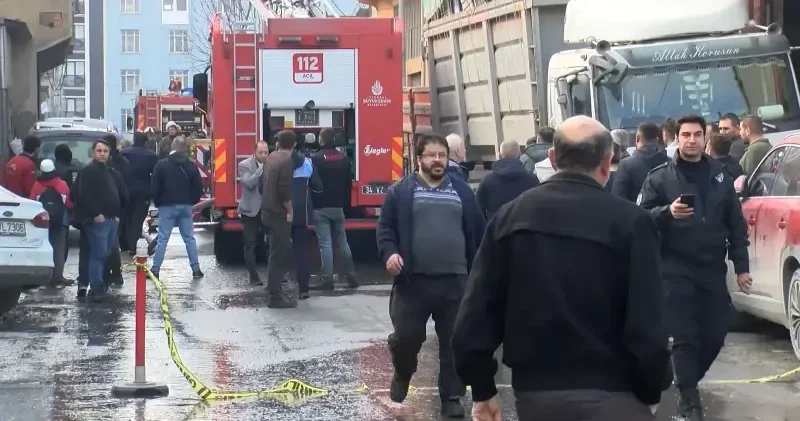 Sultangazi de 4 katlı binada yangın; 2 inci kattan atlayıp yaralandı İstanbul Haberleri