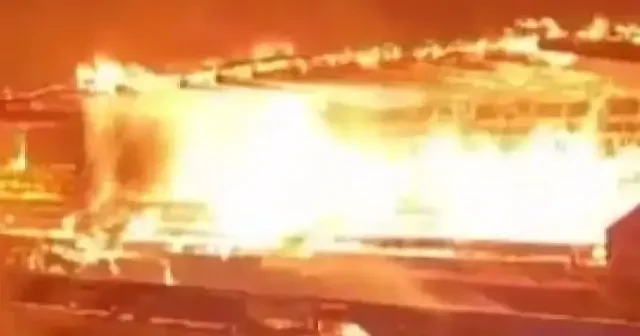 Finlandiya da küme düşen takımının 3 küçük taraftarı stadyumu ateşe verdi VİDEO İZLE