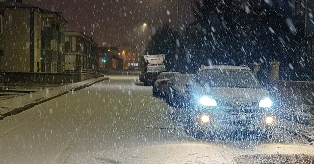 Erzurum da beklenen kar yağışı etkili oldu Erzurum Haberleri