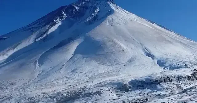 Ağrı Dağı kar ve sis altında eşsiz manzaralar oluşturdu VİDEO İZLE