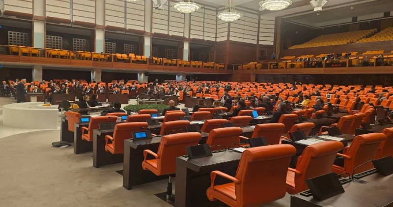 CHP den Kültür Bakanı Ersoy protestosu: Meclis i terk ettiler