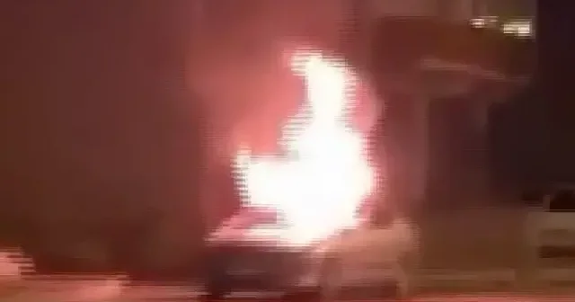 Amasya’da seyir halindeki otomobil alev aldı: Hastane önünde paniğe yol açtı VİDEO İZLE