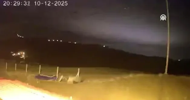 Elazığ da ışık hüzmesi güvenlik kamerasınca kaydedildi