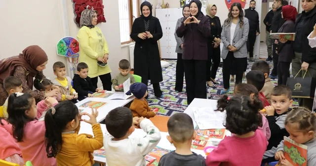 Vali Kızılkaya nın eşi, şehit ailesi, koruyucu aile ve kadın üreticilerle bir araya geldi Siirt Haberleri