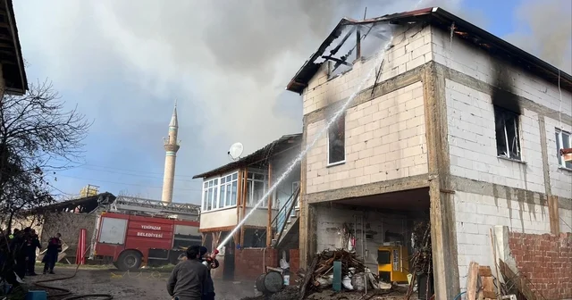 Ahırdaki 6 büyük ve 40 küçükbaş hayvan yangında son anda kurtarıldı Bilecik Haberleri