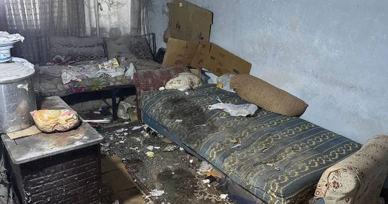 Zihinsel engelli çöp evde annesinin cesedi ile yaşadı! Bakanlık bilgisinin olmadığını kabul etti