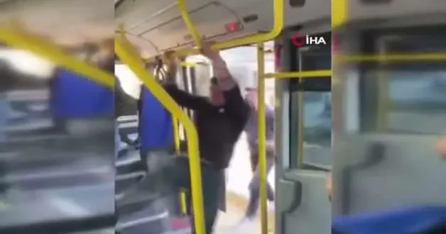 Bursa da yolcu minibüsünü satırla bastı