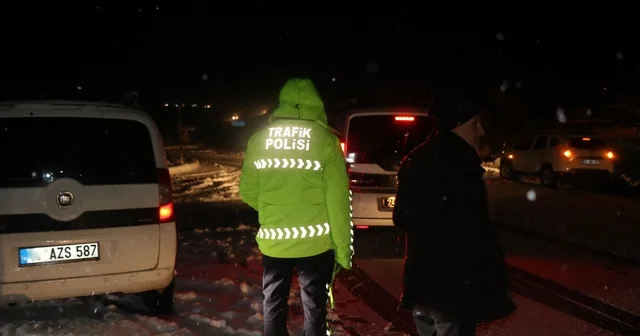 Kar ve tipi nedeniyle Sakaltutan, Kızıldağ ve Ahmediye Geçitlerinde yol ulaşıma kapandı Erzincan Haberleri