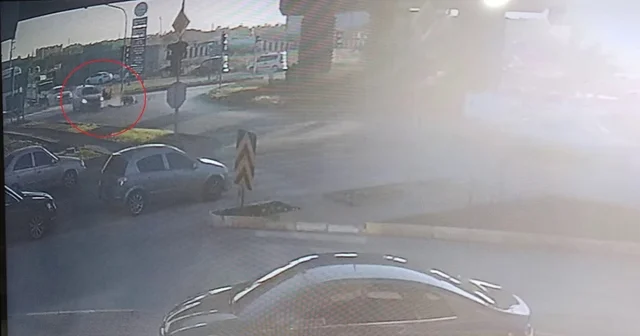 Otomobille çarpışan motosikletli yola savruldu: 1 yaralı Ehliyetsiz motosikletliye 53 bin ceza kesildi Antalya Haberleri