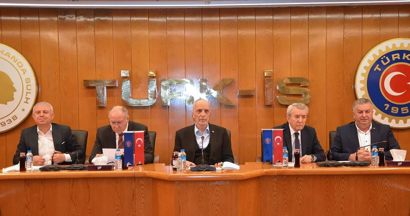 Son dakik Toplantı öncesi TÜRK İŞ heyeti bakanlığa mektup sundu