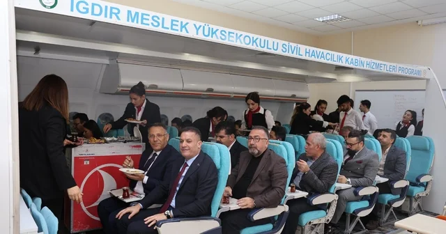 Havacılık öğrencilerine kabin simülasyon sınıfında uygulamalı eğitim Iğdır Haberleri
