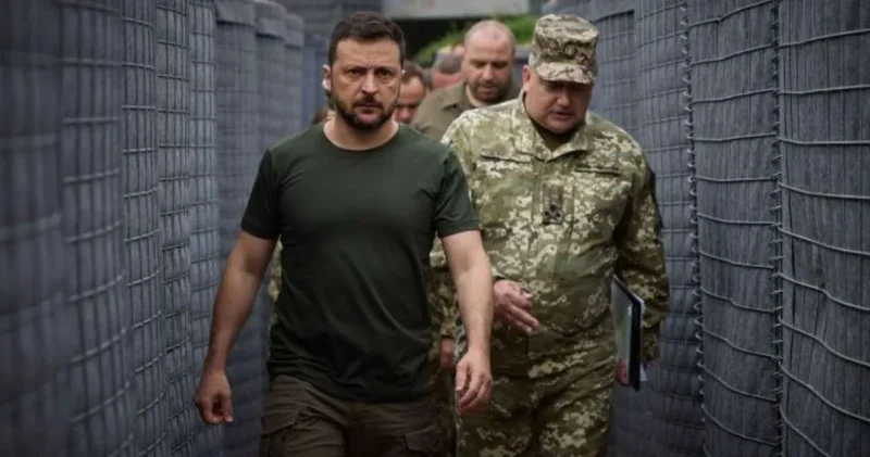 Ukrayna da 3 üst düzey isim istifa etti