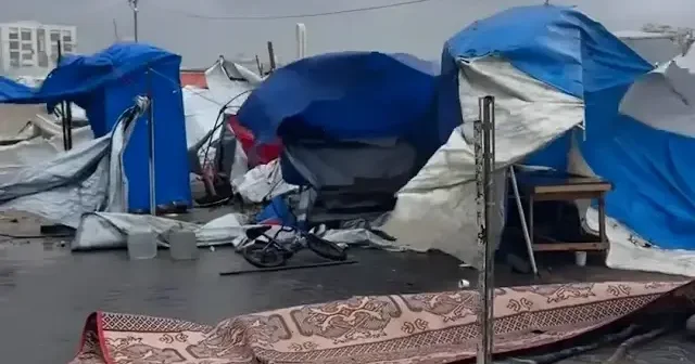 Gazze’de sert hava koşulları: Şiddetli fırtına ve sağanak çadırları yerle bir etti VİDEO İZLE