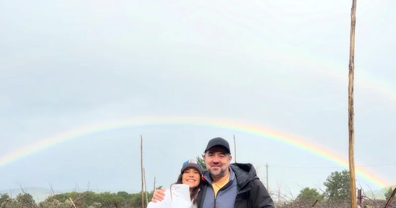 Ata Demirer ile Dilara Alemdar gökkuşağı altında aşka geldi