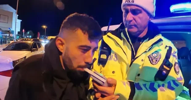 Aksaray haberleri Alkollü sürücü pişkinliğiyle pes dedirtti! Nasıl içtiğini anlatıp övündü 13 Ocak 2026