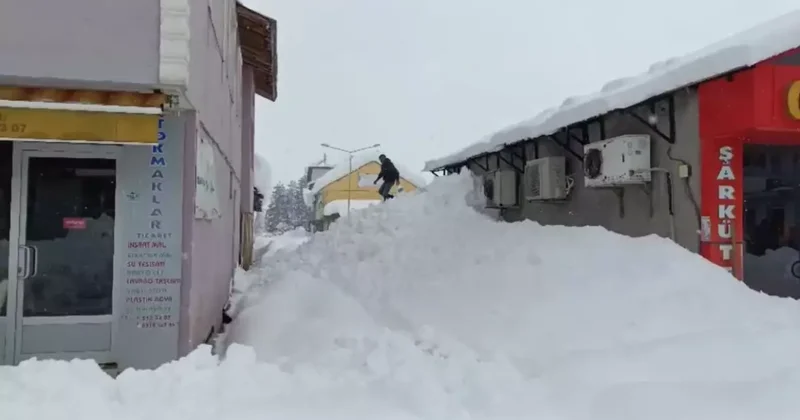 Ovacık ta 1,5 Metre Kar Yağdı