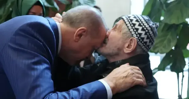 Asırlık ömüre meydan okuyan Necati amca Cumhurbaşkanı Erdoğan ı manevi torunu ilan etti: Bu ülkeyi sakın bırakma sana ihtiyacımız var VİDEO İZLE