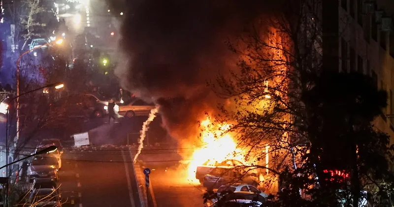 İran’da kaos derinleşiyor: 16 günde 646 ölü, ABD’den ‘acil tahliye’ çağrısı