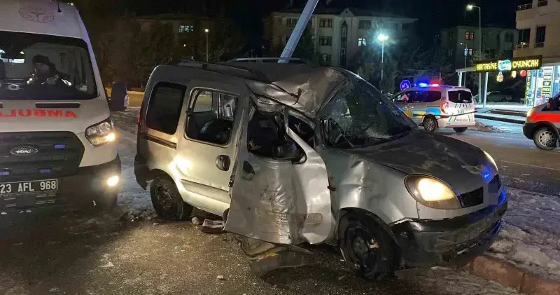 Kontrolden çıkan araçta can pazarı Elazığ Haberleri