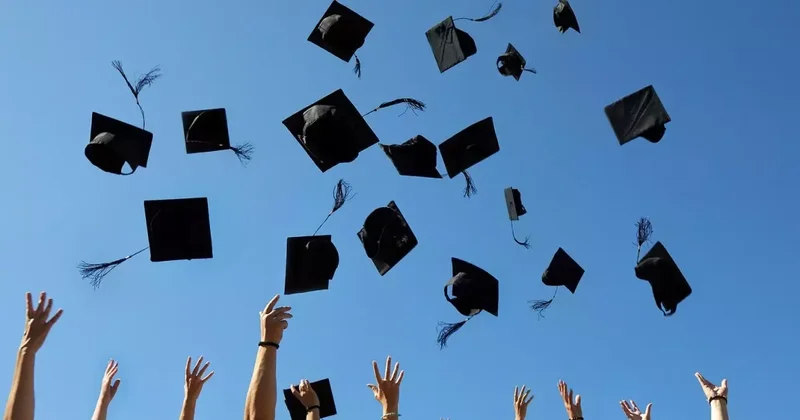 Yaz tatili 1 aya, üniversite eğitimi 3 yıla iniyor! Hangi bölümlerde uygulanacağı da belli