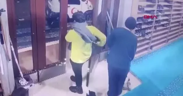 Sultangazi de camiye dadanan hırsız cemaati mağdur etti