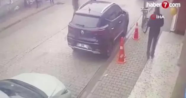 Öğretmene okul önünde dehşet: Önce yumruk attı sonra silahını çekti