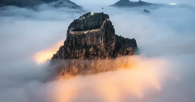 Afyonkarahisar Kalesi sisin arasında yükseldi VİDEO İZLE