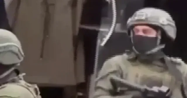 El Halil de 3 kişi asker üniforması giyip Filistinli kuyumcuyu soydu VİDEO İZLE