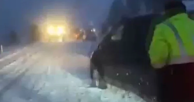 Seydikemer Burdur Antalya karayolunda kar esareti: Çok sayıda araç mahsur kaldı