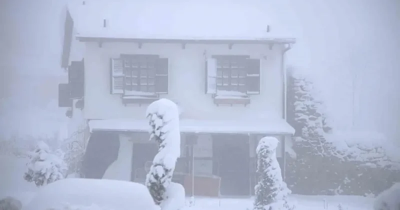 Yoğun kar yağışı Harput’u yuttu, 4 bin yıllık tarih gözden kayboldu