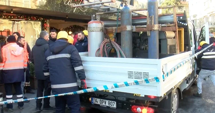 İstanbul daki ünlü pastanenin kaçak bölümleri yıkıldı