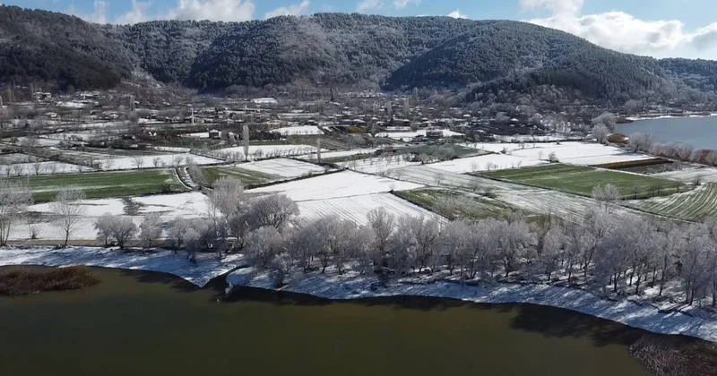 İzmir in ilçesine kar yağdı, vatandaşlar oraya akın etti Sözcü Gazetesi