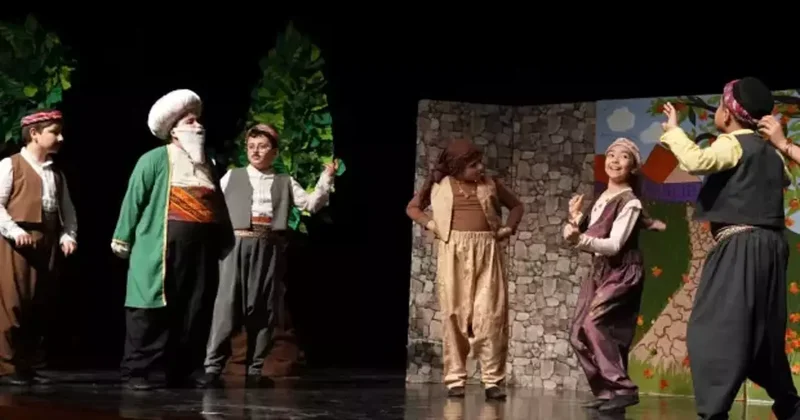 Sahnenin Yıldızları göz kamaştırdı