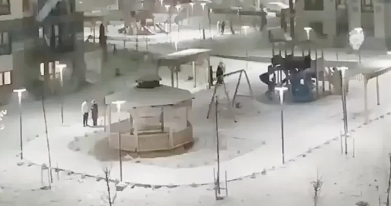 İstanbul da kar etkisini sürdürüyor: Lapa lapa yağdı ilçeler beyaza büründü