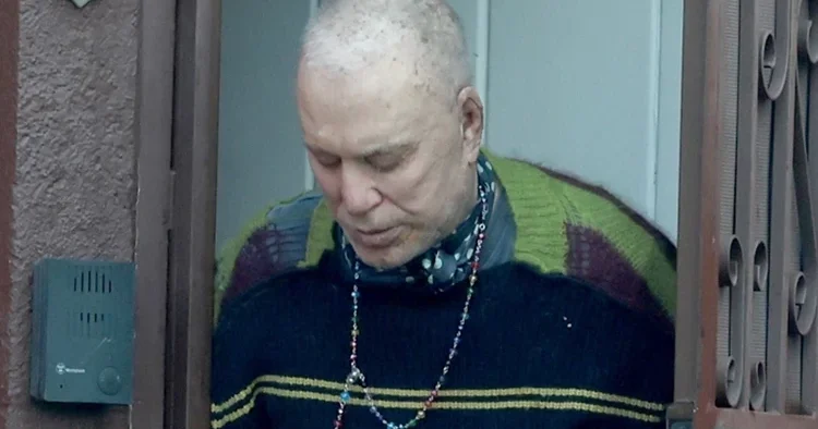 Bir zamanlar efsaneydi... Şimdi batağa saplandı... Menajeri acı gerçeği yüzüne haykırdı: Artık yıldız değilsin, kuruş verseler kabul et!