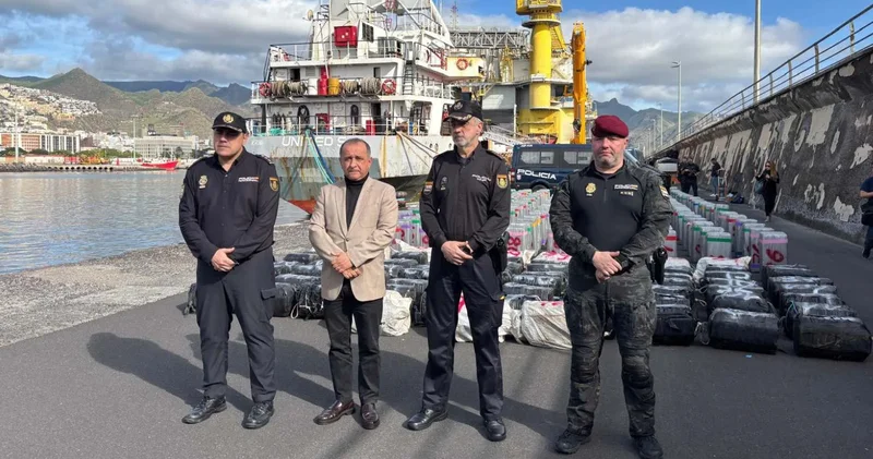 İspanyol polisi, Atlantik Okyanusu ndaki ticari gemide yaklaşık 10 ton kokain ele geçirdi