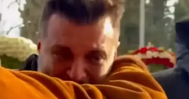 Candaş Tolga Işık babasını toprağa verdi: Cenazeye çok sayıda ünlü katıldı VİDEO İZLE