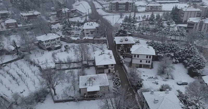 Safranbolu’da kar yağışı tarihi konakları yeniden beyaza bürüdü