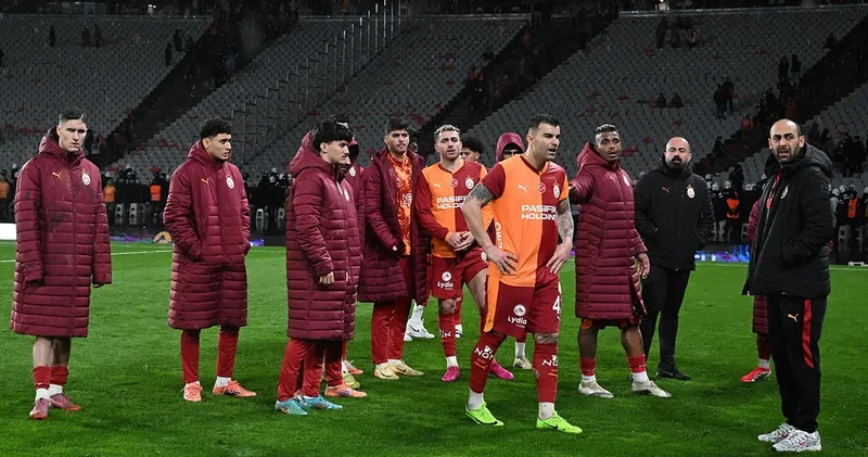 Galatasaray ın ilk 11 i belli oldu: Okan Buruk Süper Kupa sonrası 6 ismi değiştirdi