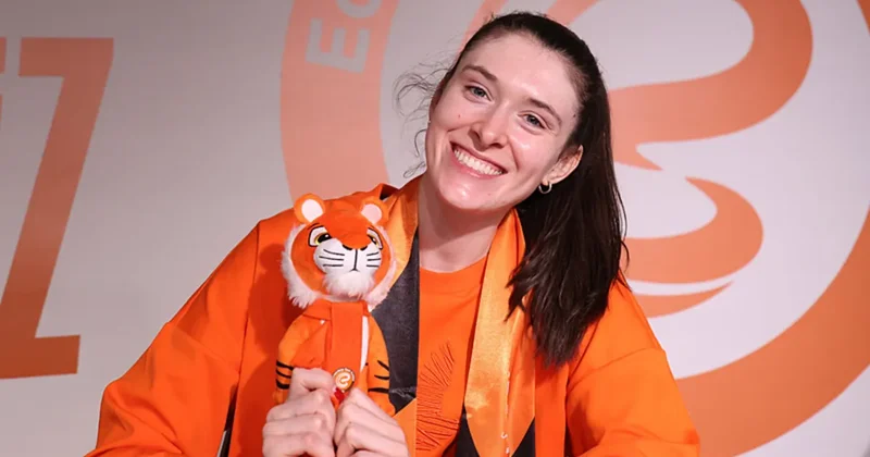 Eczacıbaşı Dynavit, Dana Rettke ile yeniledi