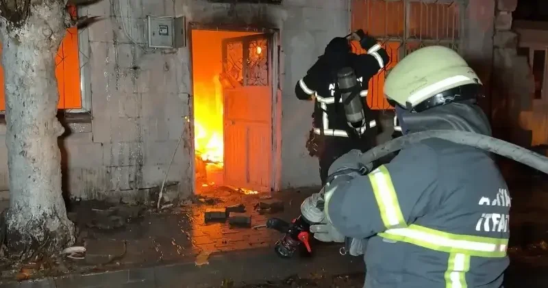 Isınmak istemişti: İçinde yalnız yaşadığı ev alevlere teslim oldu Adıyaman Haberleri