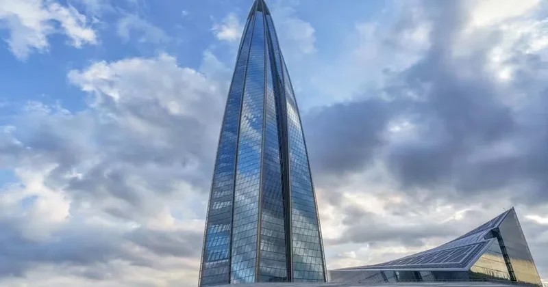 Temelden zirveye 90 derece bükülüyor: Zirvesindeki buzları klimaya dönüştüren dev bina Sözcü Gazetesi