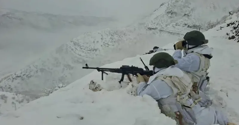 Vatan nöbeti kış dinlemiyor! Mehmetçik hudut hattında