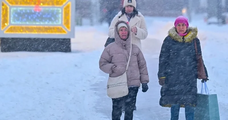 Federasyon Plaj Voleybolu Milli Takımı nı kar yağan eksi 11 derecedeki Moskova ya kampa gönderdi