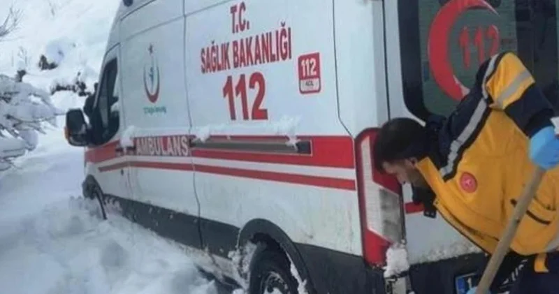 Hasta almaya giden ambulans yolda kaldı!