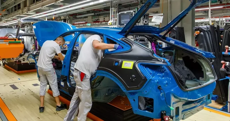 Otomobil devi fabrikayı kapattı, AB işsiz kalanlar için 380 milyon TL destek verdi