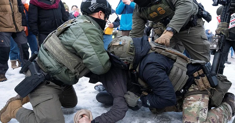 Minnesota, ICE yetkililerinin konuşlandırılmasını durdurmak için Trump yönetimine dava açtı