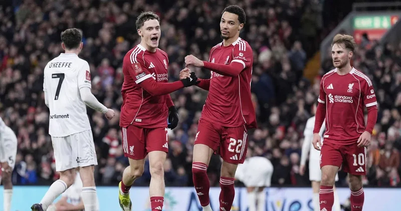 Liverpool, 4 golle turladı